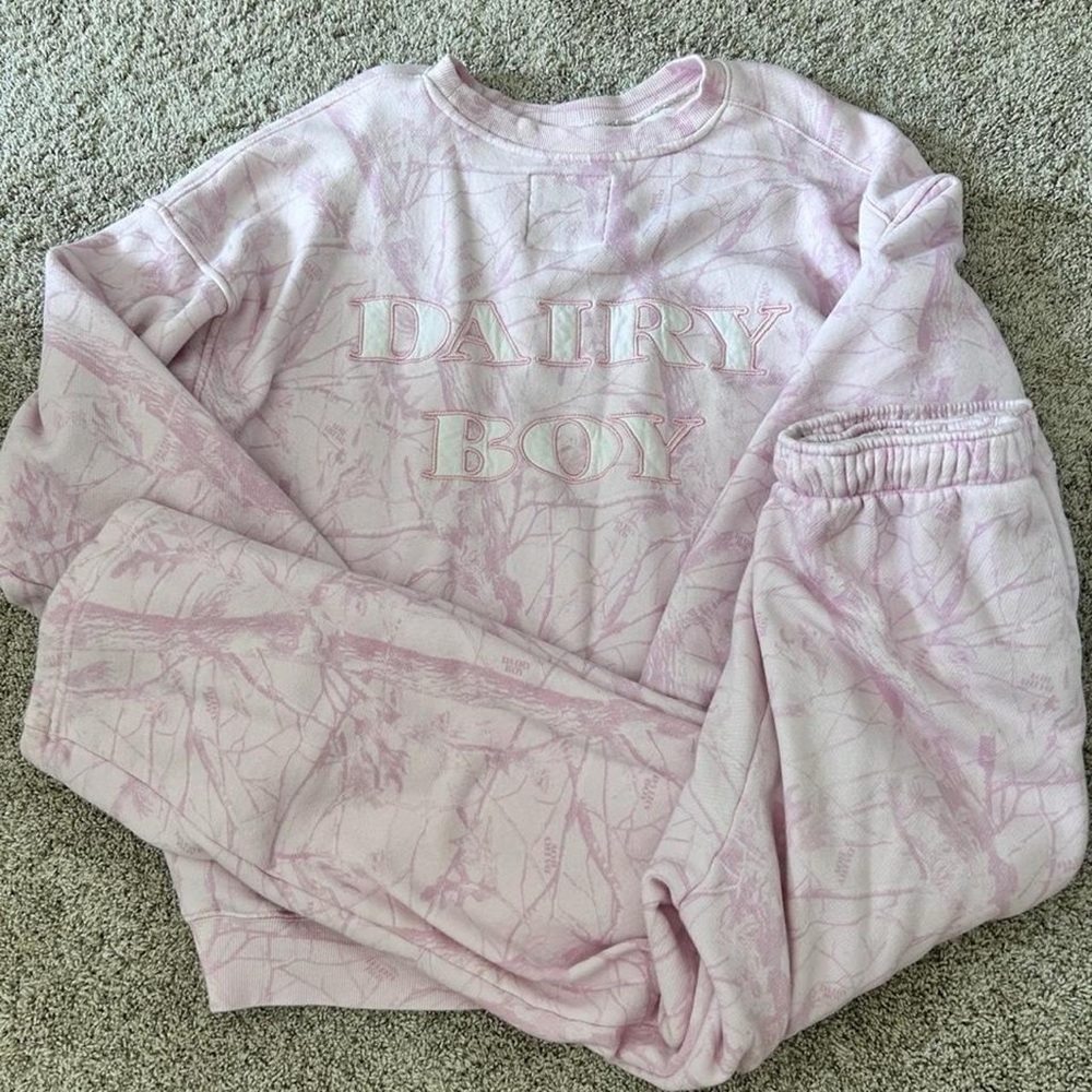 DAIRY BOY Women's Pink Printed Pajama Set - Cozy Crewneck & Elastic Waist Pants